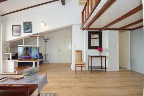 Fotografia z galérie ubytovania Apartment in Pisak with sea view, terrace, air conditioning, WiFi 153-29 v Pisaku