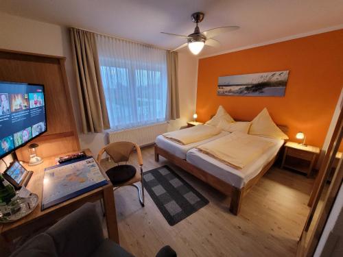 Postel nebo postele na pokoji v ubytování Naturwert Hotel Garni Ursula