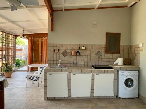 a kitchen with a sink and a washing machine at Casa Vacanza Villa Giovanna in Valderice