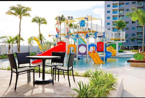 Bazén v ubytování SALINAS EXCLUSIVE RESORT VISTA MAR 15º andar nebo v jeho okolí