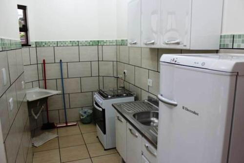 Kitchen o kitchenette sa Bonito Residencial Flat