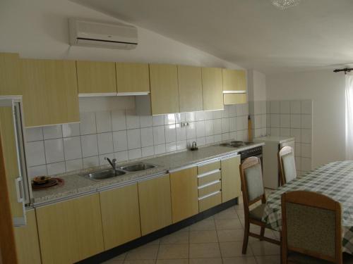 Кухня или кухненски бокс в Apartments IVAN in Duce (900)