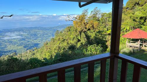 Landskap semula jadi dekat dengan rumah percutian