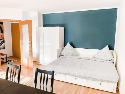 Postel nebo postele na pokoji v ubytování Schöne Wohnung, eigene Terrasse, privater Parkplatz, Wi-Fi, Waschmaschine, 3P