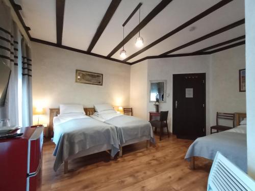 Postel nebo postele na pokoji v ubytování Avalon Rooms