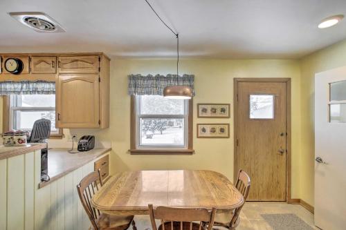 Gallery image of Cozy Oshkosh Home, 4 Blocks to Lake Winnebago in Oshkosh