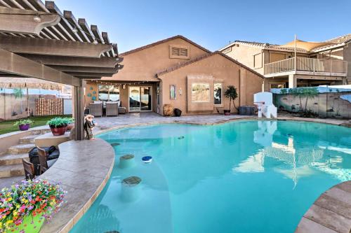 Kolam renang di atau dekat dengan Maricopa Home with Swim-Up Bar, Heated Pool and Slide
