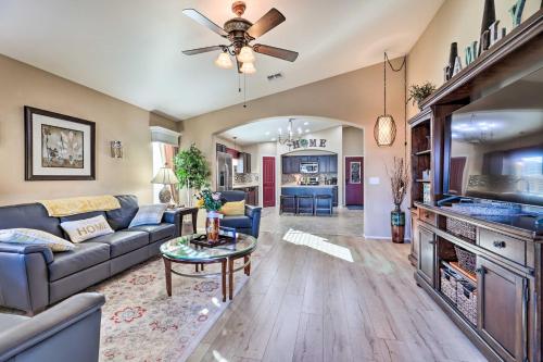 Ruang duduk di Maricopa Home with Swim-Up Bar, Heated Pool and Slide