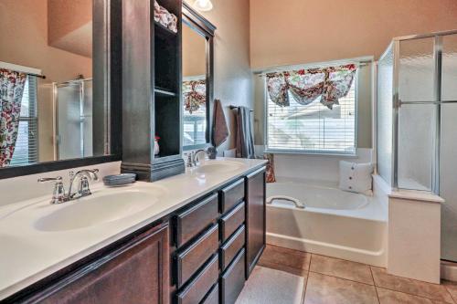 Bilik mandi di Maricopa Home with Swim-Up Bar, Heated Pool and Slide