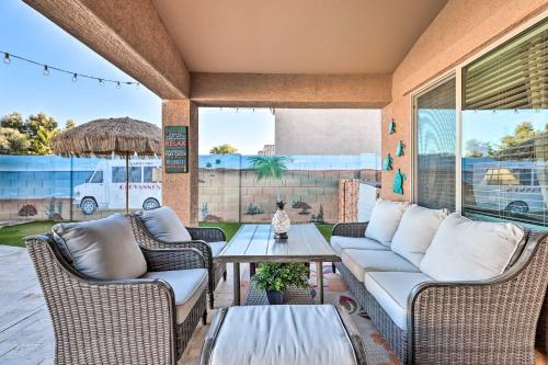 Kolam renang di atau dekat dengan Maricopa Home with Swim-Up Bar, Heated Pool and Slide