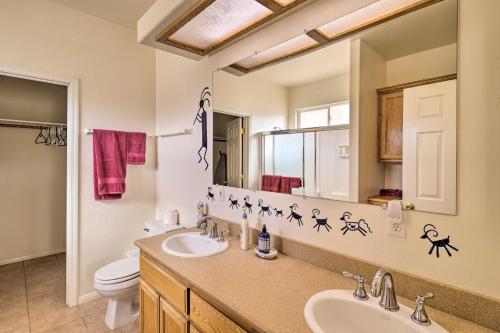 Phòng tắm tại Borrego Springs Stargazing Home with Mtn Views