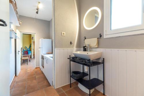 Ein Badezimmer in der Unterkunft Casa Xixella a 15 min de Sitges