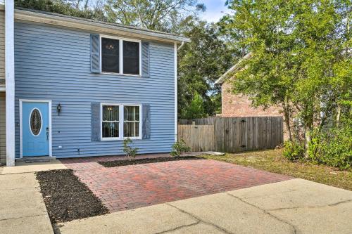Bright Pensacola Townhome with Screened Patio!