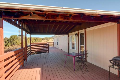 Μπαλκόνι ή βεράντα στο Peaceful Sandia Park Retreat with Deck and Views!