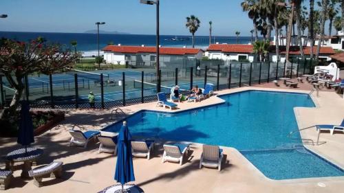 Bazén v ubytování Great Beach Swiming Pools Tennis Courts Condo in La Paloma Rosarito Beach nebo v jeho okolí