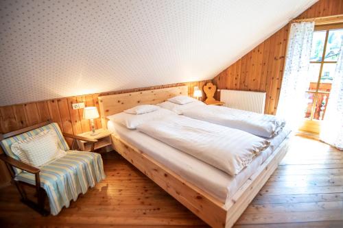Ένα ή περισσότερα κρεβάτια σε δωμάτιο στο Chalet Auer's Zuahäusl
