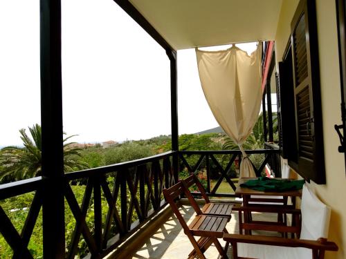 Μπαλκόνι ή βεράντα στο Apartments Karpetis a green paradise