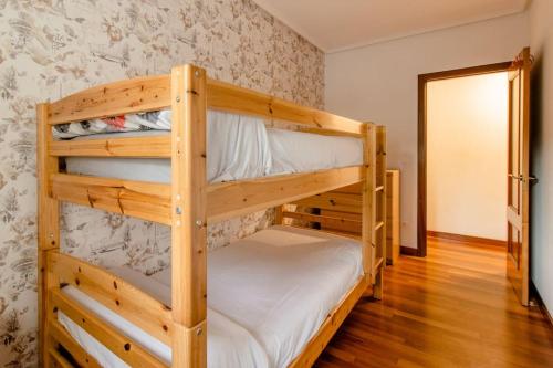 a couple of bunk beds in a room at Apartamento Gibaja in Gibaja