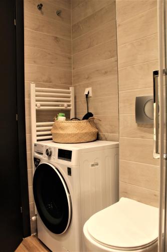 a bathroom with a washing machine and a toilet at Khibra 3 in Volos