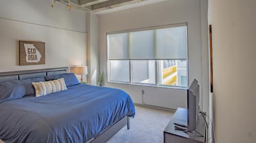 Postel nebo postele na pokoji v ubytování 2BR Fully Furnished Apartment in Midtown Atlanta apts