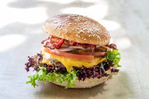 a cheeseburger with lettuce tomato and cheese at Romantik Hotel & Restaurant Sternen in Kriegstetten