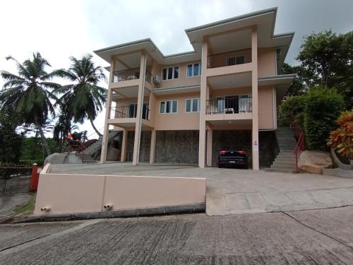 a building with a car parked in front of it at Jaidss Holiday Apartments 2 in Victoria