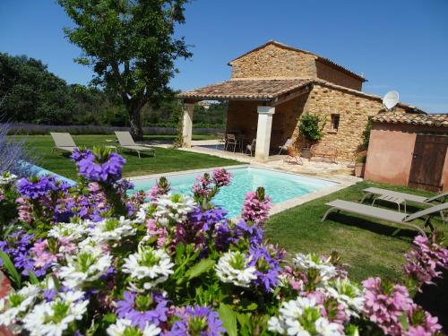 Piscina a le bastidon o a prop
