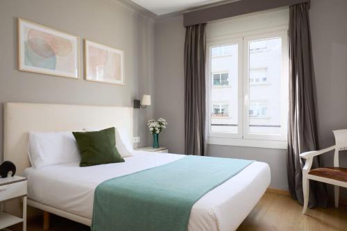 a bedroom with a large bed and a window at Casa Cosi - Casanova 5 in Barcelona
