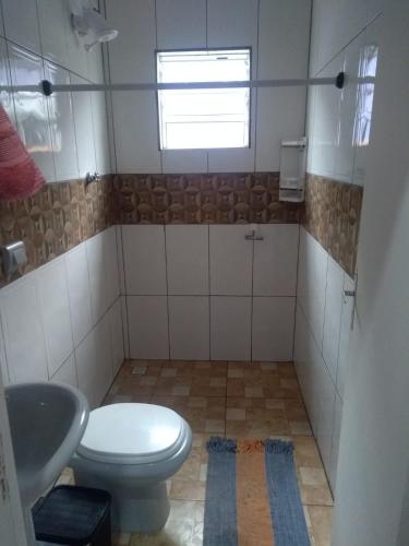 Quarto cozinha Banheiro ar condicionado ambiente familiar 700 metros da praia