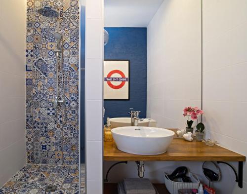 Ванная комната в Bohemia Apartment at Italian Boulevard