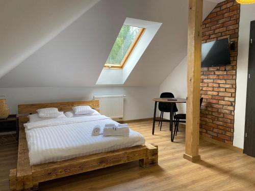 Una cama o camas en una habitación de Centrum Bieszczad