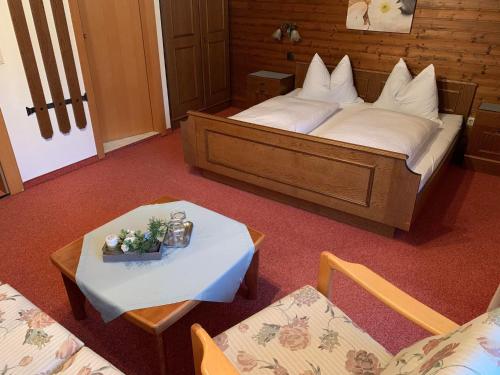 Postel nebo postele na pokoji v ubytování Gästehaus Kastenhof