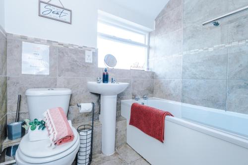 a bathroom with a toilet and a sink and a bath tub at Charming 1-bed house in Chester by 53 Degrees Property, Ideal for Couples & Business, Amazing Location - Sleeps 4 in Chester