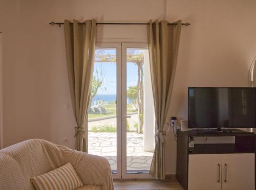 TV a/nebo společenská místnost v ubytování Villa Riviera