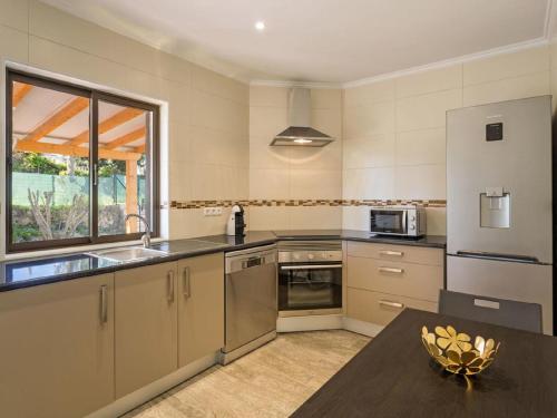 Ảnh trong thư viện ảnh của Carvoeiro Peaceful Villa with Pool ở Carvoeiro