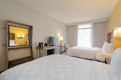 Katil atau katil-katil dalam bilik di Holiday Inn & Suites Orlando SW - Celebration Area by IHG