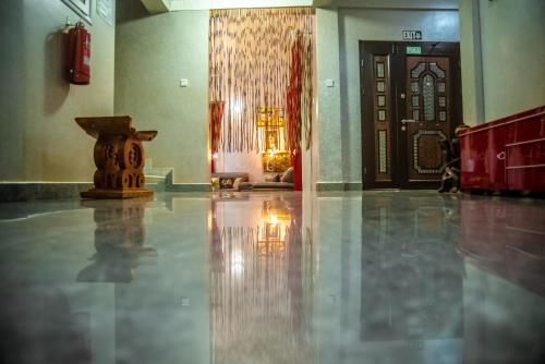 a room with a lobby with a door and a table at Homey Lodge in Kumasi