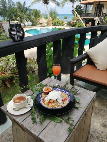 a plate of food on a table with a drink at RED PEARL BEACH RESORT in Chaloklum