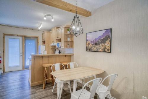 Galería fotográfica de 5 Mins to Banff - Cozy Townhome 2BR&2BATH - Banff Pass Included en Canmore