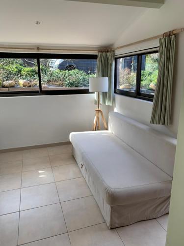 Villa privée dans un cadre verdoyant , piscine et grand jardin