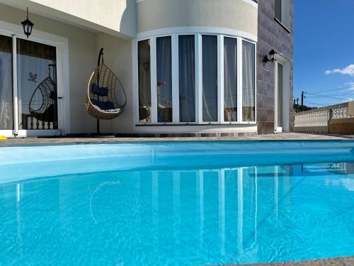 basen przed domem w obiekcie SLICE OF PONTA DO SOL- GROUND FLOOR- SEA VIEW w mieście Ponta do Sol