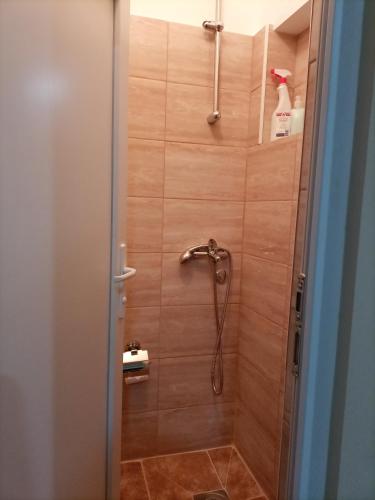 Ένα μπάνιο στο Apartman Kika 1