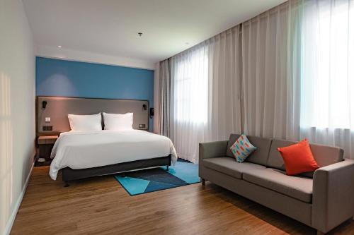 Ένα ή περισσότερα κρεβάτια σε δωμάτιο στο Holiday Inn Express Shantou City Center by IHG