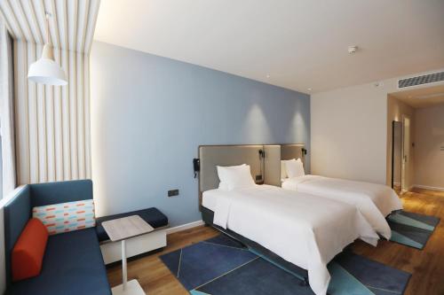 Ένα ή περισσότερα κρεβάτια σε δωμάτιο στο Holiday Inn Express Shantou City Center by IHG