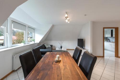a dining room with a wooden table and chairs at Arkadia-Home-Hamburg-Airport-Apartment in Hamburg