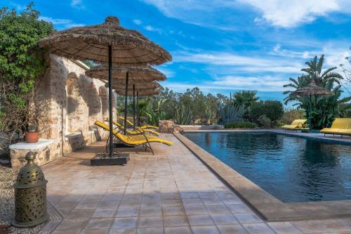 The swimming pool at or close to Absolu Beldi Essaouira