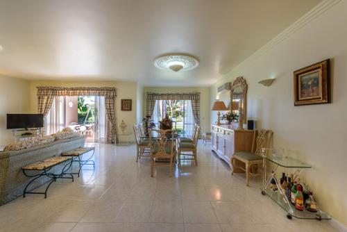 Villa with Garden and Pool