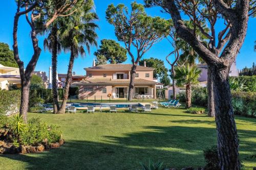 Villa with Garden and Pool