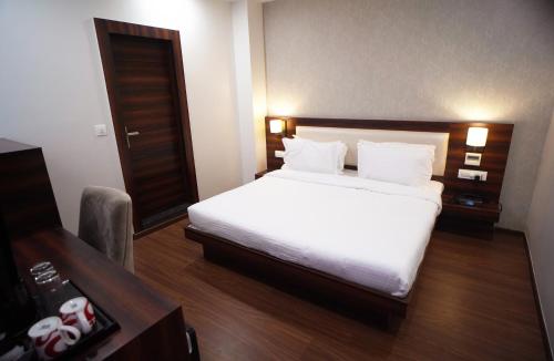 Cama o camas de una habitación en Sai Maa Hotel & Residency