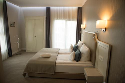 a bedroom with a large bed with a window at Nora Prestige in Timişoara